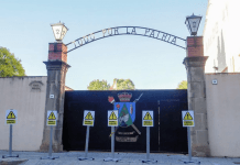 Protesta independentista frente la Caserna de Sant Boi durante la Fiesta Nacional