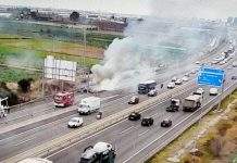 Incendio de un vehículo en la C-32 en Sant Boi