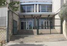 Cae el falso techo de un aula del Instituto Marianao de Sant Boi