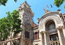 La Fiscalía pide un año y medio de prisión para dos hombres por presuntamente pegar a un extranjero en su tienda de Sant Boi