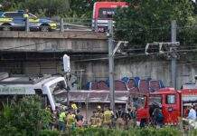 Accidente mortal en Sant Boi: Un muerto y más de 80 heridos al chocar un tren de mercancías y otro de pasajeros