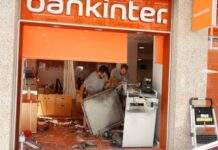 Una banda asalta un cajero automático en Sant Boi mediante el uso de explosivos