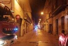 Once personas atendidas por el incendio de un carrito de bebé en Sant Boi