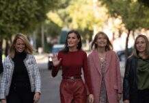 La Reina Letizia visita Sant Boi con motivo del 20º aniversario de las Oficinas Laborales de la Diputación