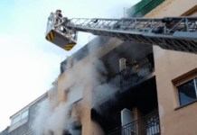 Extinguido un incendio en un piso de la calle Antoni Gaudí de Sant Boi