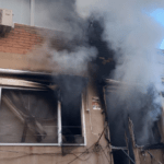 Incendio en Sant Boi: Los bomberos controlan las llamas y evacuan a residentes