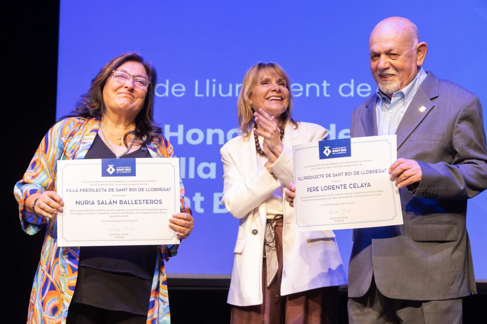 La alcaldesa, con Núria y Pere