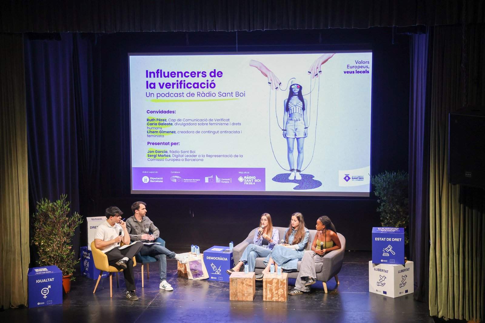 Un momento del acto, durante la grabación del podcast en vivo