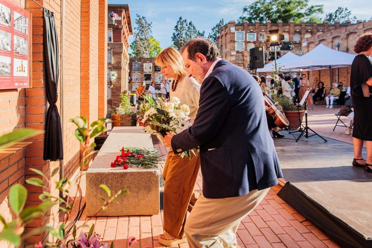 Ofrenda floral del conseller Espadaler y la alcaldesa