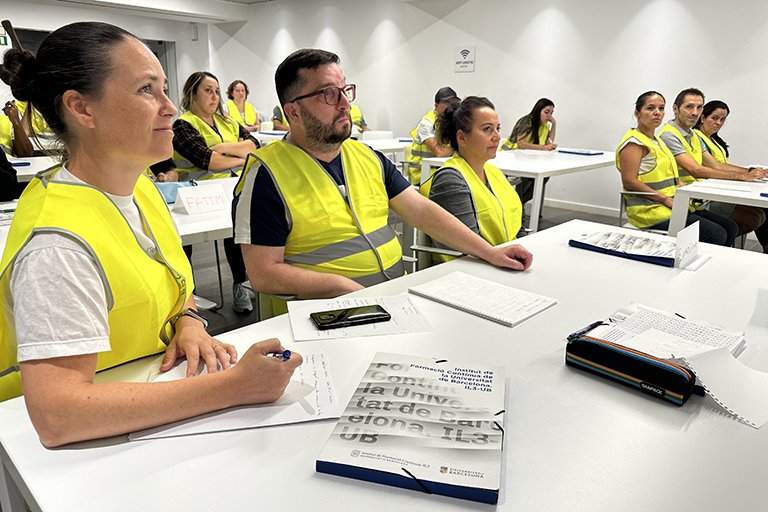Alumnos de la microcredencial de logística en un aula