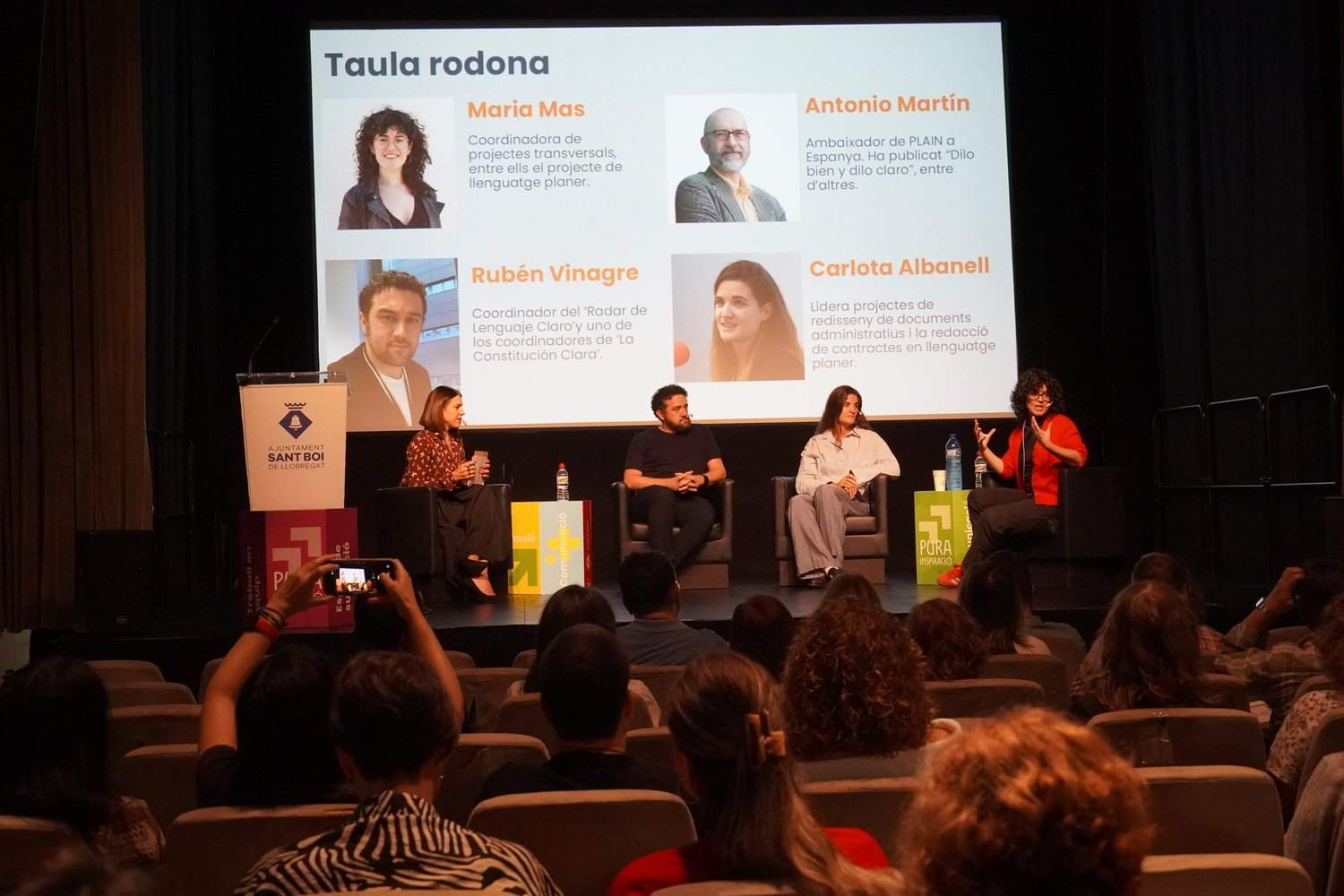 La mesa redonda ha reunido a especialistas en comunicación clara de diferentes disciplinas